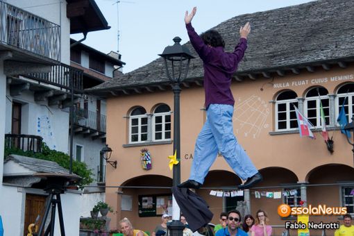 Torna "Castelli in Aria", il festival degli artisti di strada di Villette Torna "Castelli in Aria", il festival degli artisti di strada di Villette