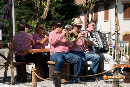 Alla Festa dell'Uva di Masera torna la sfilata dei carri