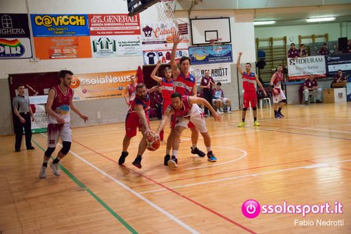 Basket, la Cestistica si arrende a Galliate Basket, la Cestistica si arrende a Galliate