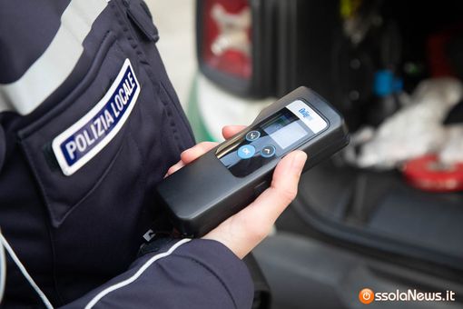 Domodossola, automobilista fermato ubriaco alla guida: patente sospesa e denuncia Domodossola, automobilista fermato ubriaco alla guida: patente sospesa e denuncia
