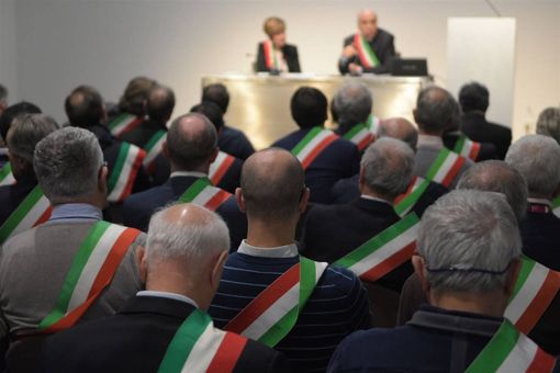 Legge di bilancio 2025: l'appello di Uncem contro i tagli agli Enti locali Legge di bilancio 2025: l'appello di Uncem contro i tagli agli Enti locali