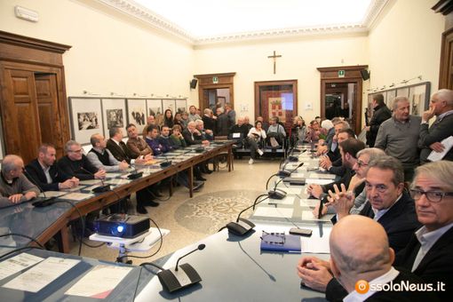 Ospedale nuovo, stasera l'incontro dei sindaci, ma in chat qualcuno li invita a non partecipare Ospedale nuovo, stasera l'incontro dei sindaci, ma in chat qualcuno li invita a non partecipare