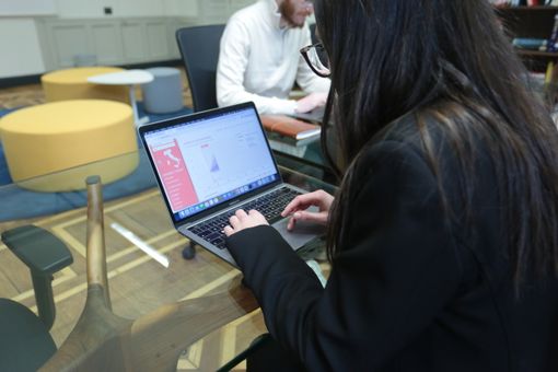 A Torino il centro che studia e prevede l’influenza: "Stagione severa, ma nella norma. Ma non è ancora finita" VIDEO
