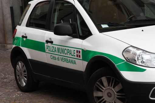 Senza patente e su uno scooter già sequestrato: 62enne ossolano coinvolto in incidente a Verbania Senza patente e su uno scooter già sequestrato: 62enne ossolano coinvolto in incidente a Verbania