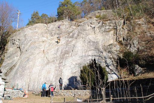 Riapre la falesia di Zornasco: avrà una nuova regolamentazione Riapre la falesia di Zornasco: avrà una nuova regolamentazione