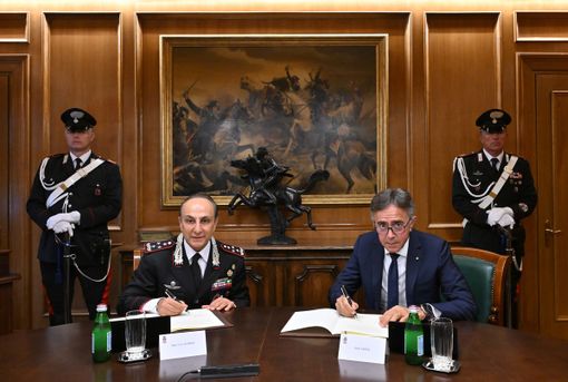 Rinnovato il protocollo d'intesa tra carabinieri e Poste Italiane per un servizio sempre più efficace Rinnovato il protocollo d'intesa tra carabinieri e Poste Italiane per un servizio sempre più efficace