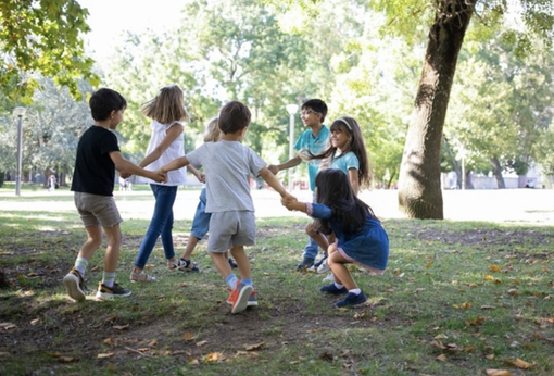 Giochiamo all’aperto. Meno videogames e piu’ socialita’, aria e movimento