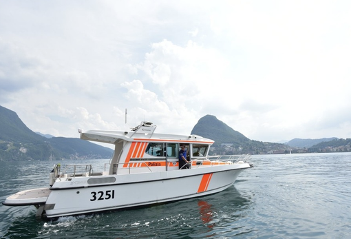 Non ce l'ha fatta la donna ferita nello scontro tra due barche sul lago Maggiore in Canton Ticino Non ce l'ha fatta la donna ferita nello scontro tra due barche sul lago Maggiore in Canton Ticino