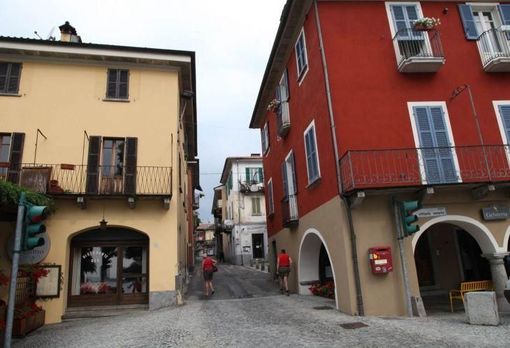 Per filo e per segno:incontro creativo a Mergozzo