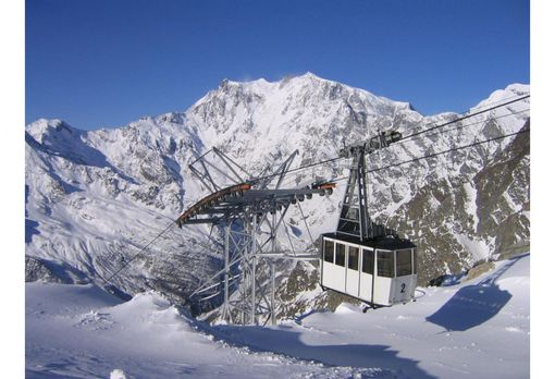 Approvata la delibera per gli interventi sulla funivia Bill-Moro-Burki 3 a Macugnaga: dalla Regione 1,8 milioni di euro Approvata la delibera per gli interventi sulla funivia Bill-Moro-Burki 3 a Macugnaga: dalla Regione 1,8 milioni di euro