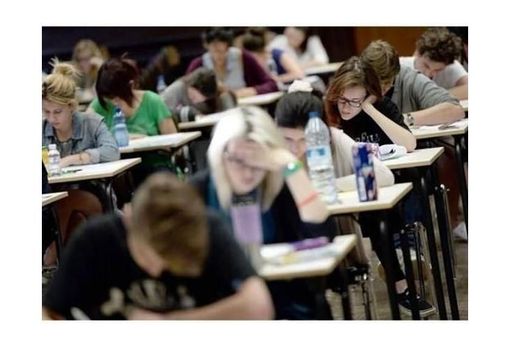 Maturità 2025: le possibili tracce del tema d’italiano tra attualità, intelligenza artificiale, memoria e sogni dei giovani