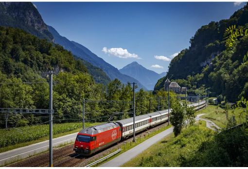Cede il terreno sotto la linea ferroviaria, bloccato il traffico tra Ginevra e Losanna