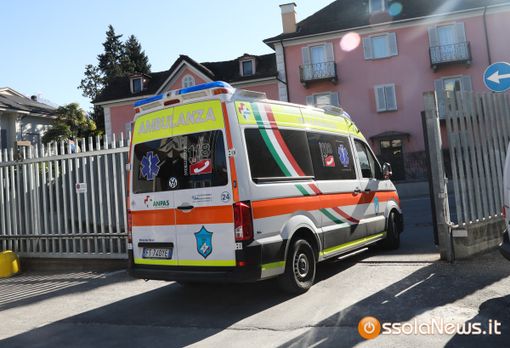 Incidente tra due auto sulla provinciale Domo Villa: uomo ferito, traffico in tilt