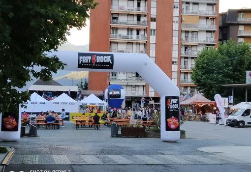 Villadossola, Belgio-Italia sul maxi schermo di piazza mercato