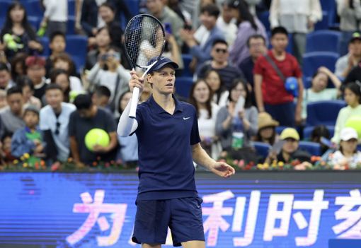 Sinner in finale a Pechino, battuto De Minaur in 3 set Sinner in finale a Pechino, battuto De Minaur in 3 set