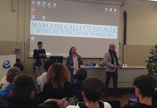 Carabinieri all’Einaudi Marconi Galletti: studenti a lezione di legalità e rispetto delle regole