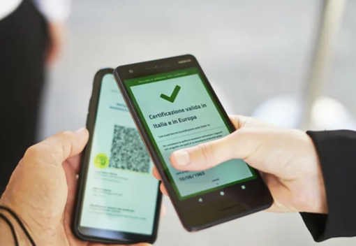 Da domani al lavoro scatta l'obbligo del Super Gren Pass per gli over 50 Da domani al lavoro scatta l'obbligo del Super Gren Pass per gli over 50