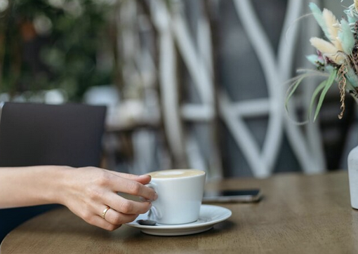 La segnalazione di due mamme: "Impossibile bere un caffè nel centro storico domese" La segnalazione di due mamme: "Impossibile bere un caffè nel centro storico domese"