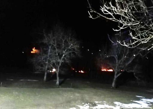 Sterpaglie in fiamme lunedì sera in Valle Vigezzo Sterpaglie in fiamme lunedì sera in Valle Vigezzo