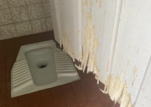 “Il bagno del cimitero domese è vergognoso”