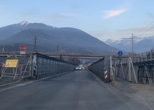 Da lunedì chiude il ponte della Mizzoccola, polemiche sulla cartellonistica poco chiara Da lunedì chiude il ponte della Mizzoccola, polemiche sulla cartellonistica poco chiara