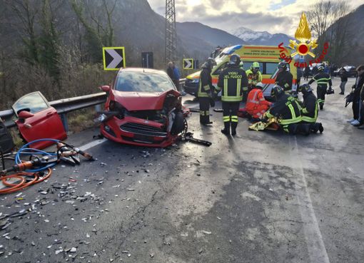 Frontale a Crodo, due persone ferite. Sul posto anche un'eliambulanza