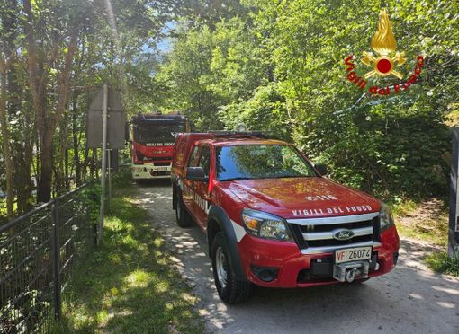 Si butta nel fiume per salvare il cane e rimane bloccata in acqua. Donna salvata dalle acque degli Orridi di Uriezzo Si butta nel fiume per salvare il cane e rimane bloccata in acqua. Donna salvata dalle acque degli Orridi di Uriezzo