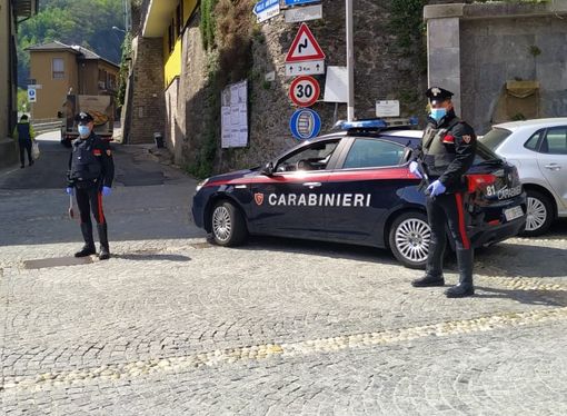 Aggrediscono a bastonate il vicino di casa, denunciati due fratelli 50enni di Villa Aggrediscono a bastonate il vicino di casa, denunciati due fratelli 50enni di Villa