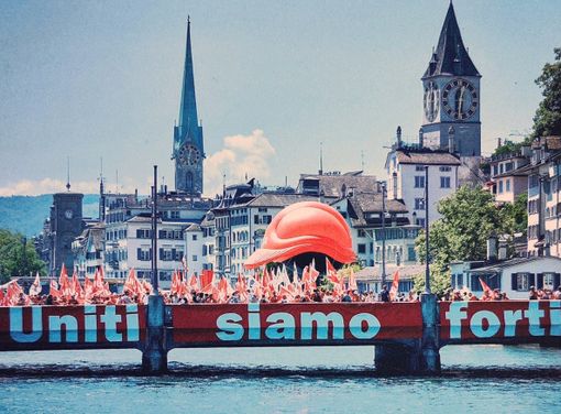 Frontalieri in assemblea prima della manifestazione di Losanna in difesa del contratto degli edili