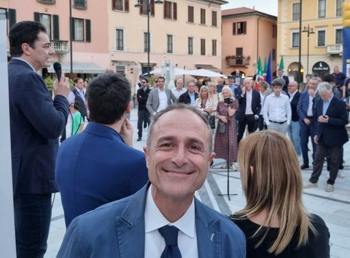 La tappa ad Arona di Marco Reguzzoni: «Imprese, agricoltori e turismo sono i nostri valori. Li difenderò in Europa, anche rilanciando la Regio Insubrica»