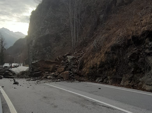 Frana a Calasca, statale della Valle Anzasca chiusa