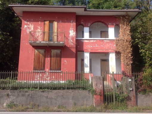 Va all'asta la casa cantoniera di Oggebbio