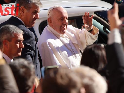 Novara, una messa in cattedrale in suffragio di Papa Francesco Novara, una messa in cattedrale in suffragio di Papa Francesco