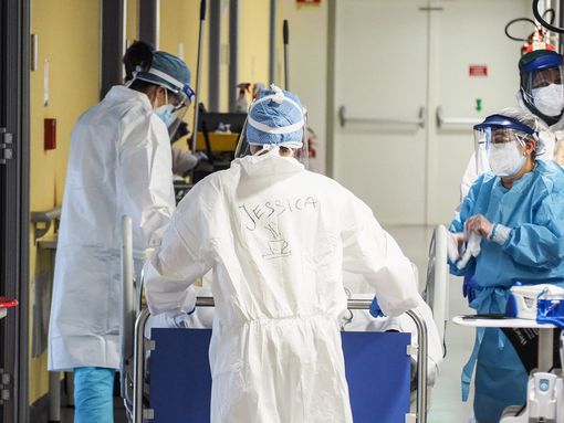 Covid, contagi e ricoveri in calo in Piemonte