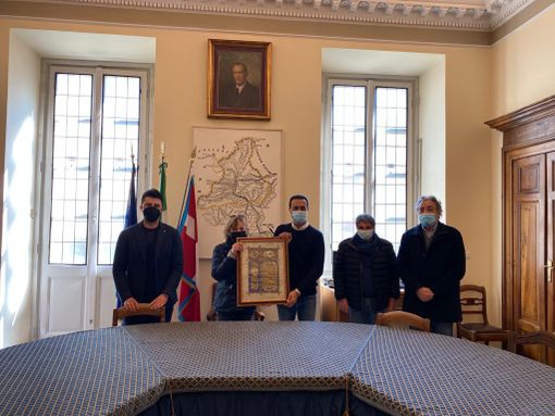 La Juve Domo dona al Comune una pergamena del 1921