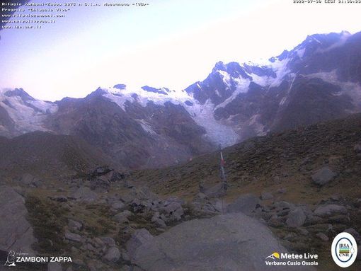 Segni di frammentazione per il ghiacciaio delle Locce