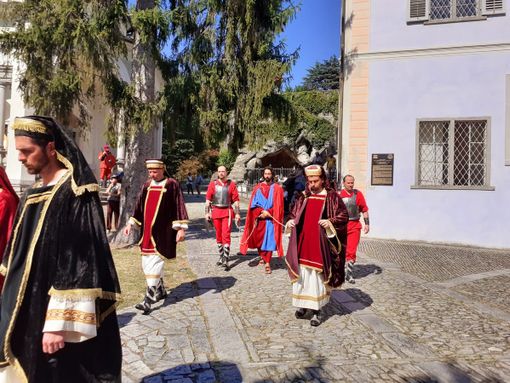La Sacra rappresentazione del venerdì santo di Romagnano Sesia al Monte Calvario di Domodossola La Sacra rappresentazione del venerdì santo di Romagnano Sesia al Monte Calvario di Domodossola