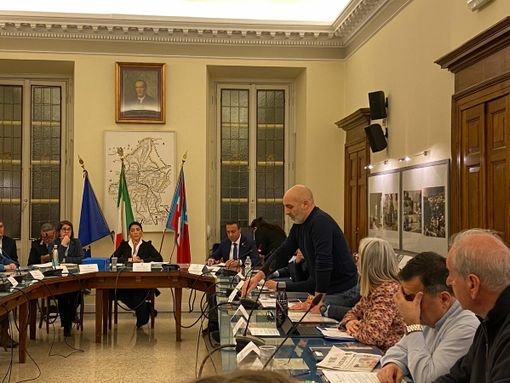 Il nuovo sistema di sosta a pagamento nel mirino della minoranza: "Disservizi e ritardi"