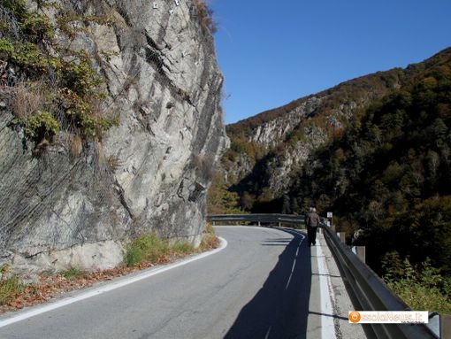 Un tratto della statale 337 tra Re e il confine italo-svizzero