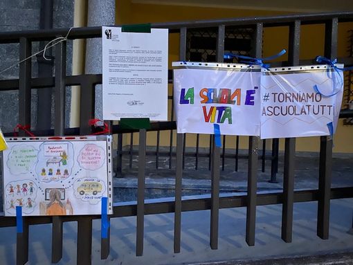 "Fate tornare a scuola i nostri figli. Vogliamo risposte e più impegno da parte delle istituzioni"