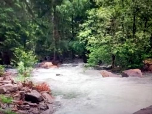 Chiusa la strada per il lago di Antrona a causa della sua esondazione