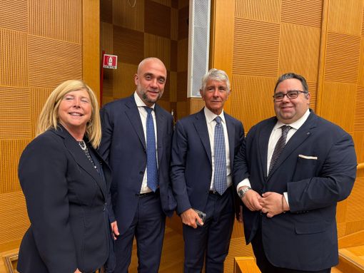 Nella foto di gruppo, da sinistra: Adriana Elena (organizzatrice evento); Dott. Francesco Munno (direttore Ac VCO); il Ministro dello Sport Andrea Abodi e il Presidente Zagami