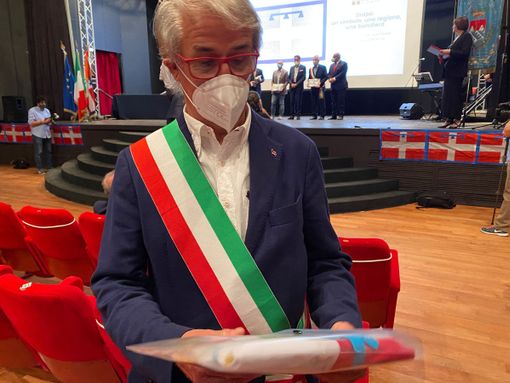 I sindaci ossolani non hanno disertato la consegna della bandiera regionale I sindaci ossolani non hanno disertato la consegna della bandiera regionale