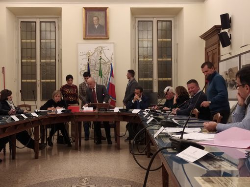 In consiglio comunale un minuto di silenzio per le vittime dell'alluvione di Ischia. VIDEO In consiglio comunale un minuto di silenzio per le vittime dell'alluvione di Ischia. VIDEO