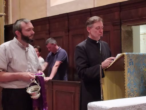 Santuario gremito per l'incontro con l'esorcista Santuario gremito per l'incontro con l'esorcista