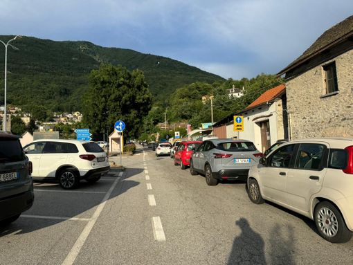 Code chilometriche all'imbocco della 337 a Masera per un incidente FOTO