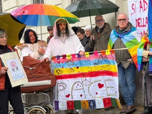 A Domo la manifestazione per la pace: &quot;Vogliamo un’Europa senza armi&quot; FOTO