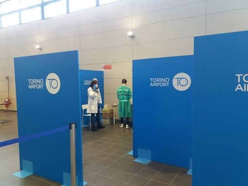Covid, anche all'aeroporto di Torino misure per chi arriva dalla Cina Covid, anche all'aeroporto di Torino misure per chi arriva dalla Cina