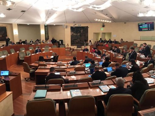 Segnaletica turistica con doppia denominazione, in italiano e in piemontese: polemiche in Consiglio regionale Segnaletica turistica con doppia denominazione, in italiano e in piemontese: polemiche in Consiglio regionale