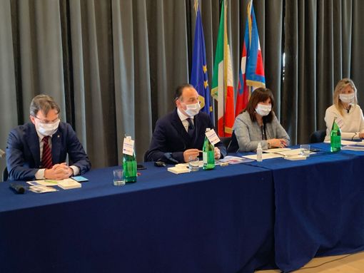 Cirio conferma: "Da lunedì tutte le scuole ossolane chiuse" Cirio conferma: "Da lunedì tutte le scuole ossolane chiuse"